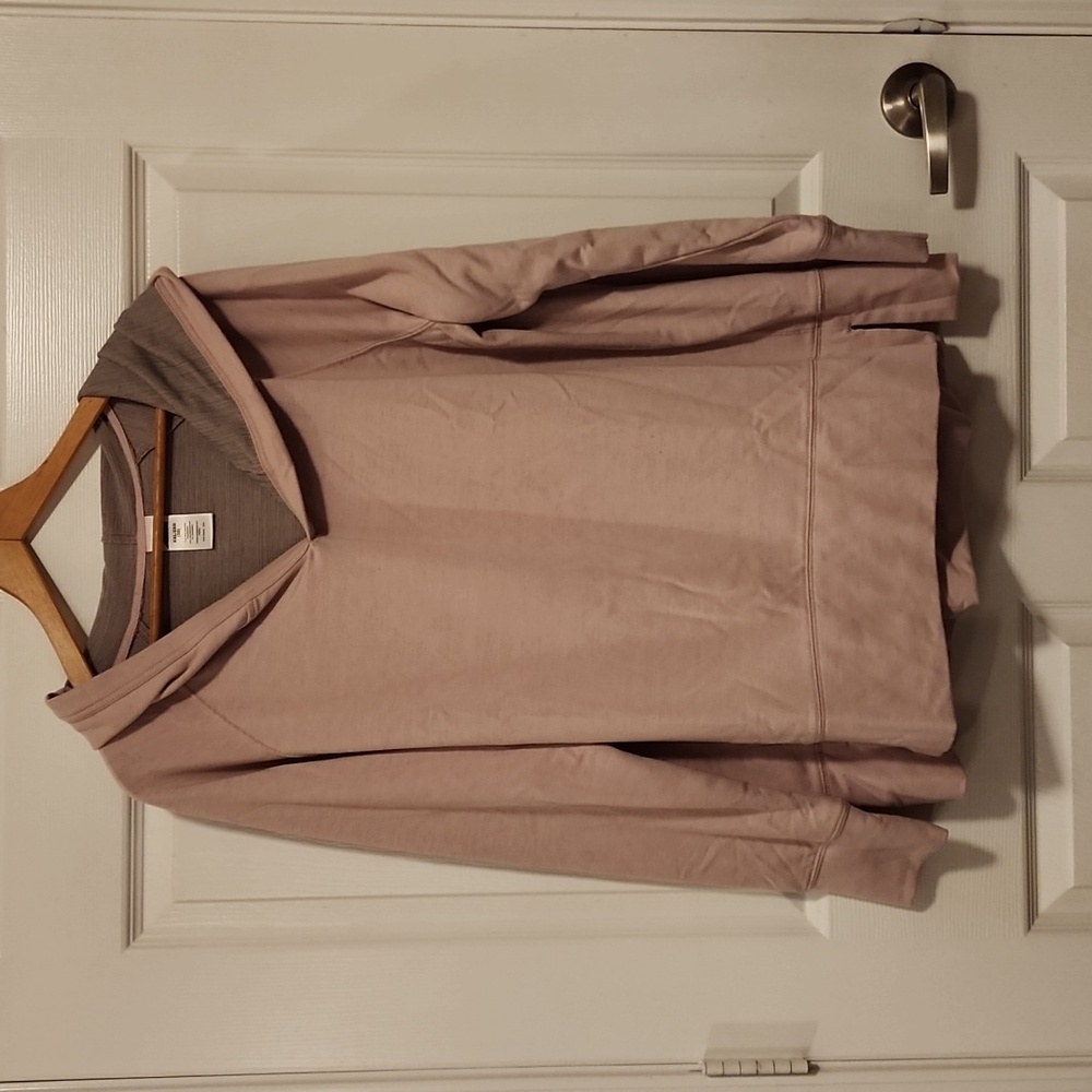 Pull over sweatshirt with hood